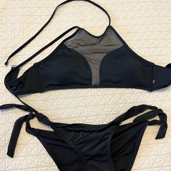 Bikinis - Picture 8 of 8